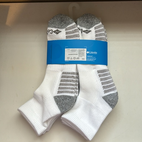 New Columbia Socks Package 6 Pairs Mens White & Gray Athletic Quarter Crew Socks - Picture 4 of 12